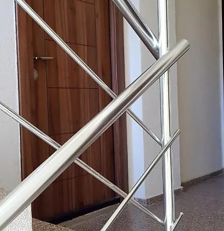 Apartament Sarah *
